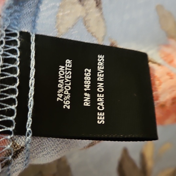 Torrid Womens 1X Plus size Floral Babydoll Top Short Sleeve  Size 1 stretch - Picture 3 of 4